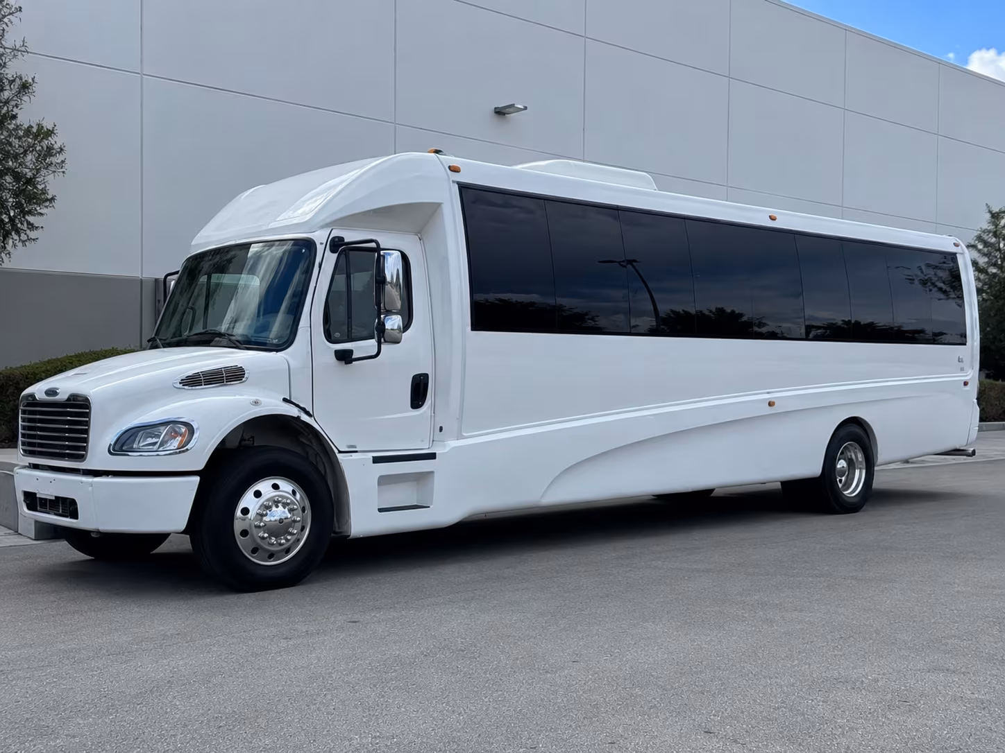 25 Passenger Party Bus