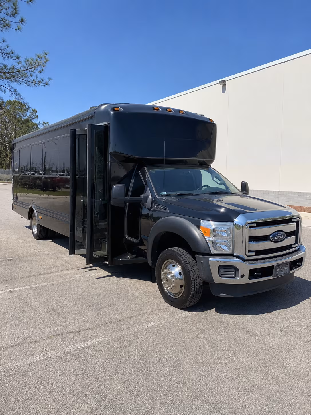 Hampton Winery Tour & Pub Crawl Transportation
