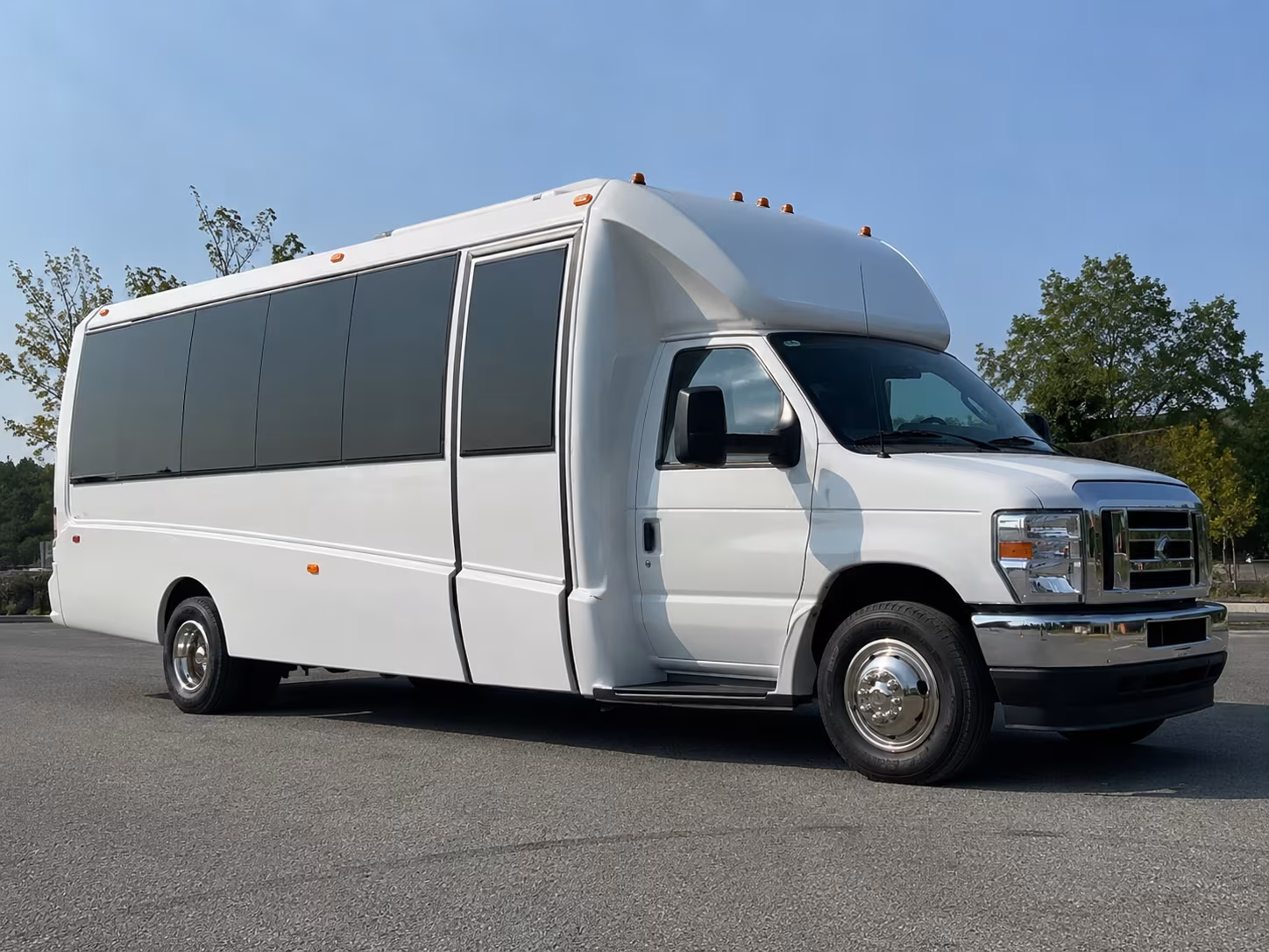 Norfolk Birthday, Sweet 16, & Quinceañera Transportation party bus exterior