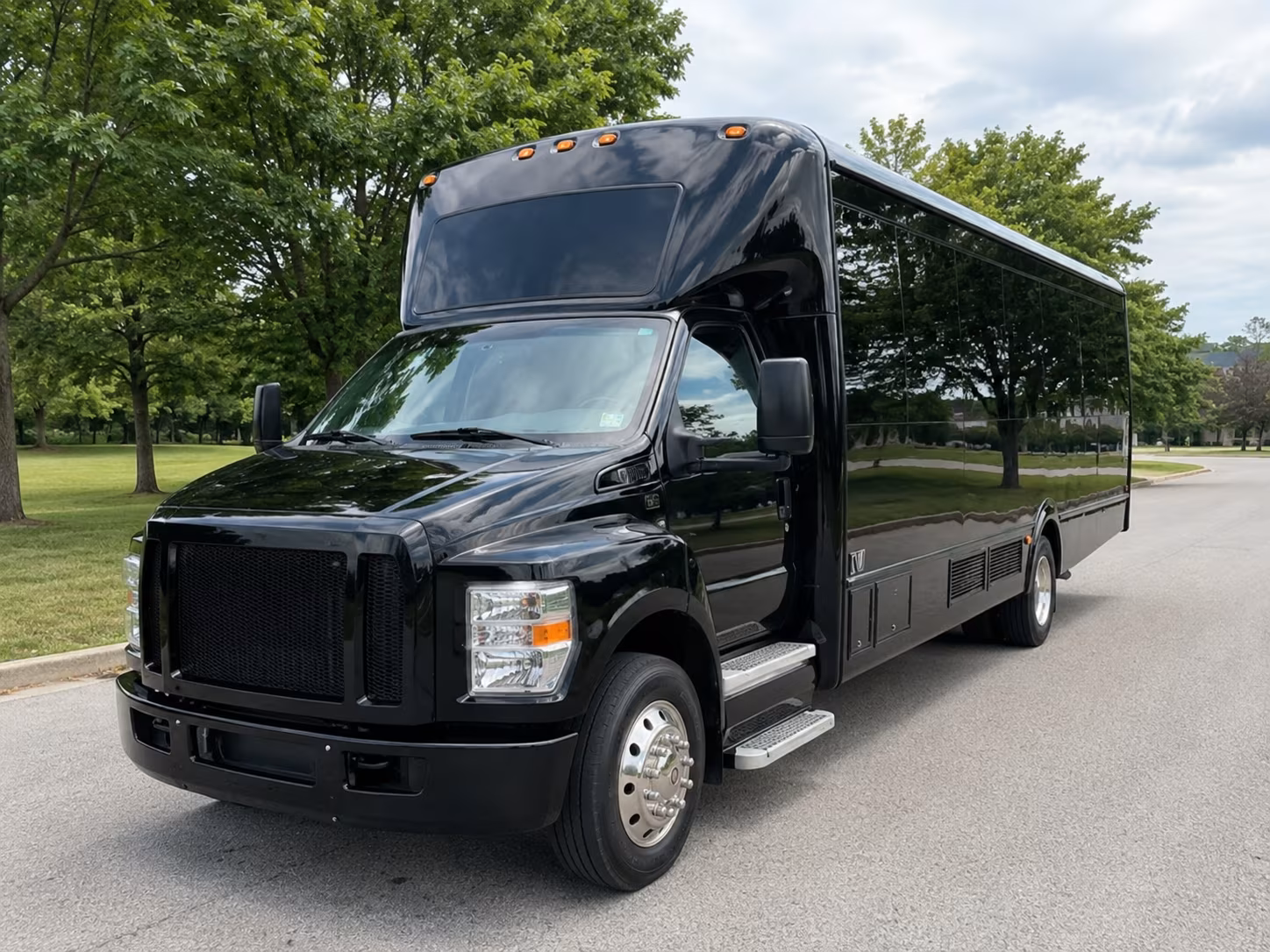 Norfolk Winery Tour & Pub Crawl Transportation party bus exterior